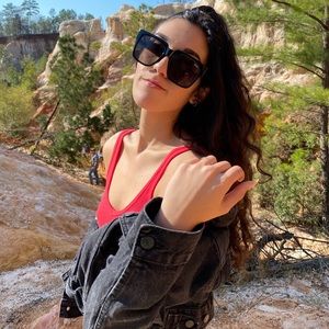 Meet your Posher, Lexi